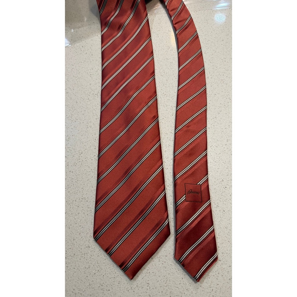 Brioni Mens Red Burgundy Silver Diagonal Striped Silk Tie Made in Italy